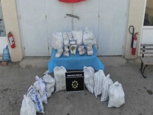 Mersin emniyetinden operasyon: 77 kilo esrar ele geçirildi.
