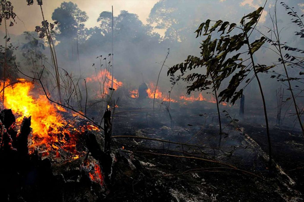 Mersin'deki orman yangını sürüyor